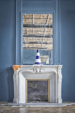 Plot de Miguel Angel Molina sur une cheminée