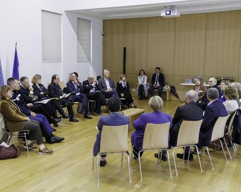 Tables rondes en présences d'officiels